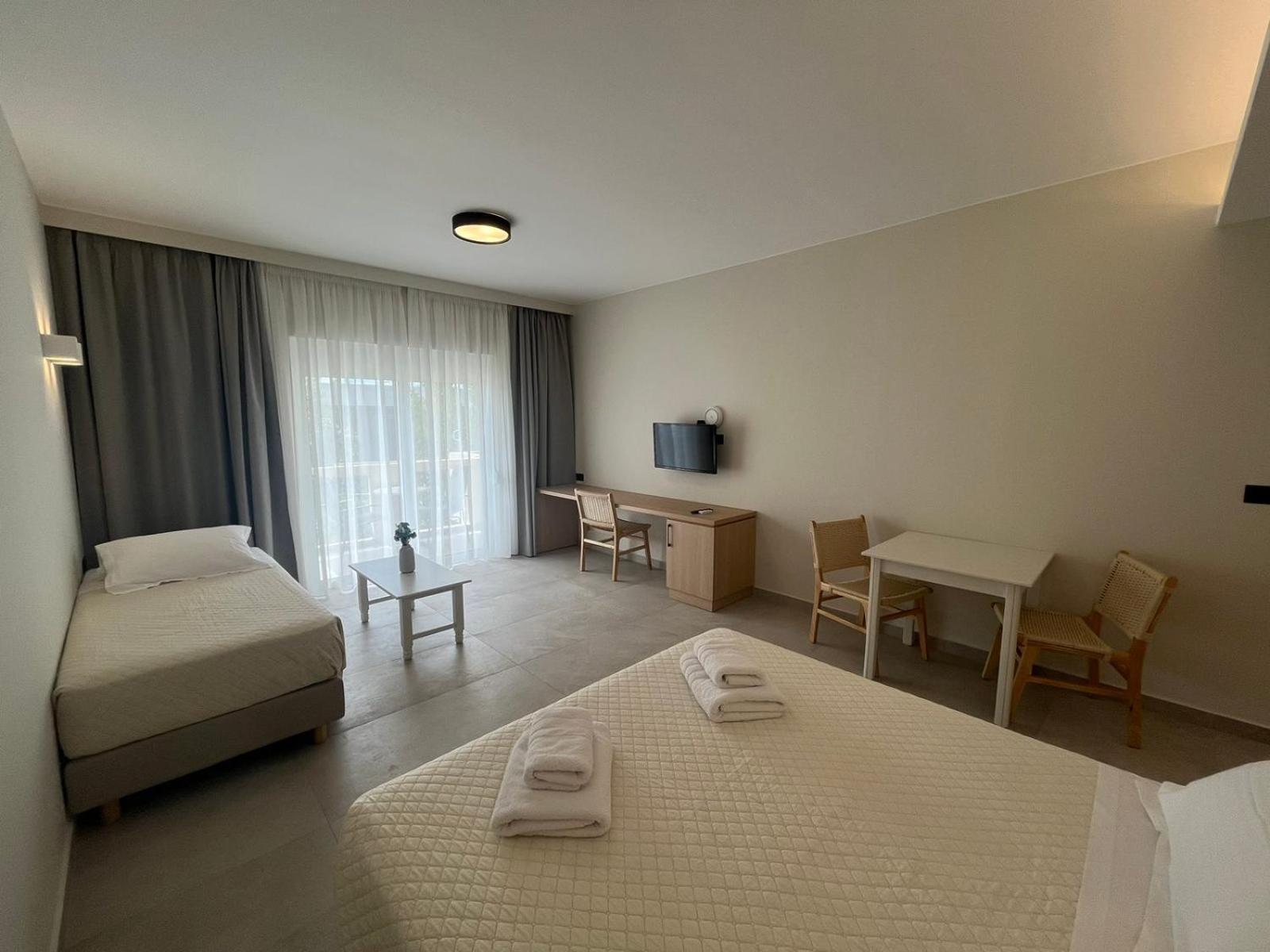 Mediterranean Sea Top Floor Palaiochora Exterior foto