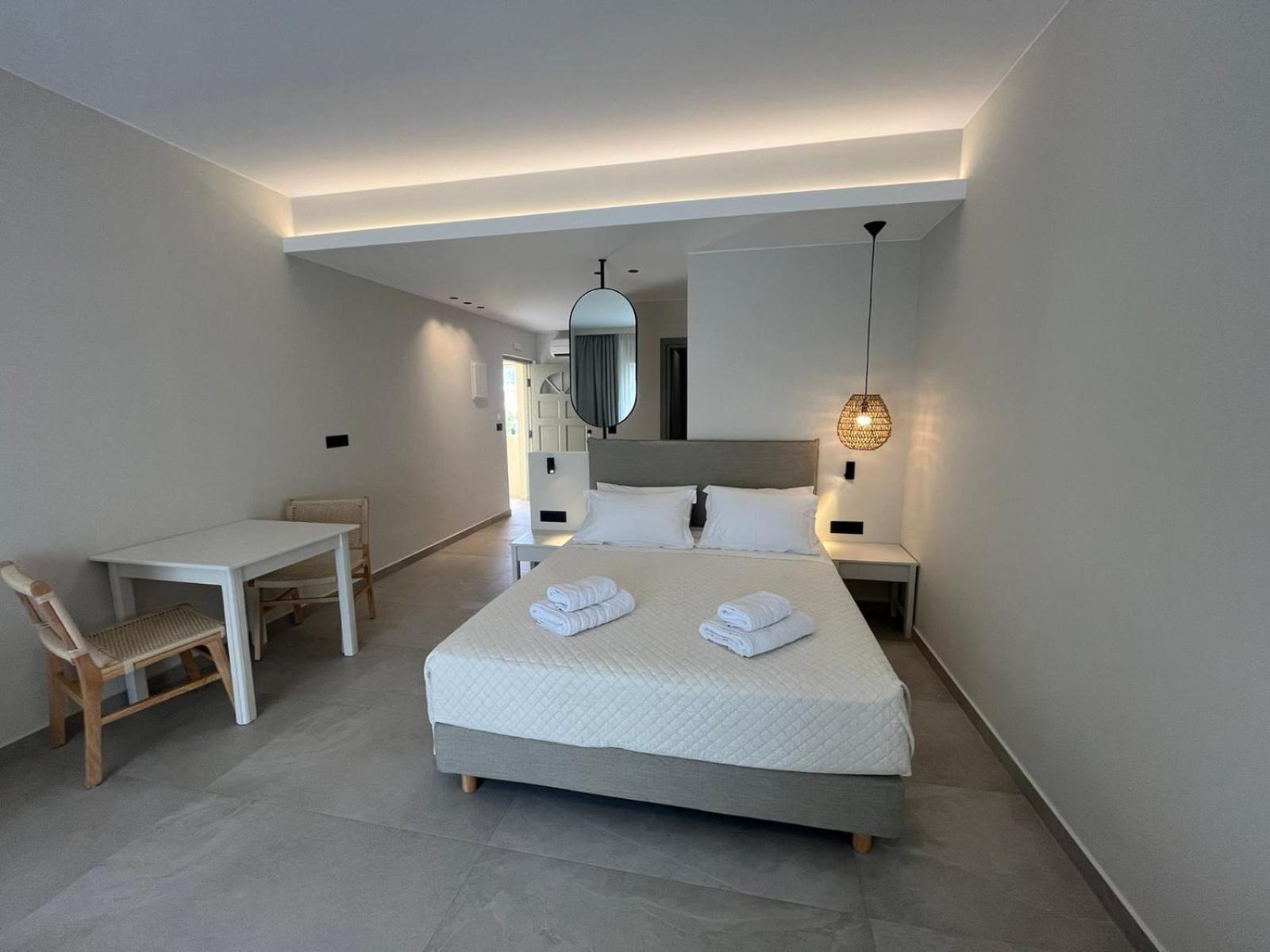 Mediterranean Sea Top Floor Palaiochora Exterior foto